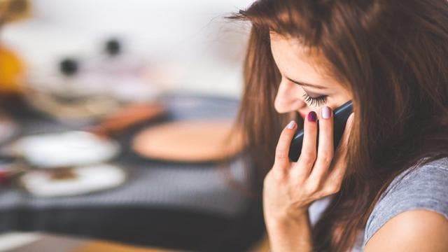 Ilustrasi menghubungi teman. (PositiveSolar)