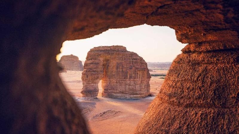 Al Ula akan jadi destinasi wisata yang terdiri dari 47 suite tenda mewah, dua restoran, dan spa dengan kolam renang. Semuanya diatur di sekitar formasi bebatuan di sekitarnya. (Aman Resort)