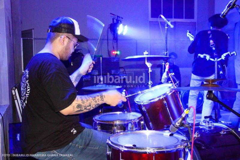Ketukan drum dari Maosko yang secara resmi membuka Gemuruh Gigs Volume 6.