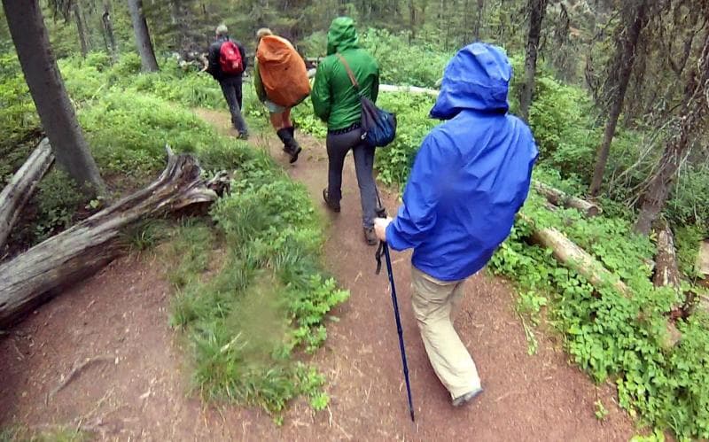 Jika sering berhenti lama saat hujan, ada risiko hipotermia. (superlive)