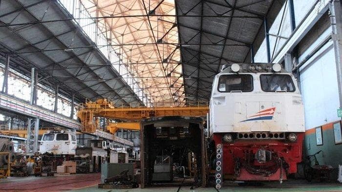 Area perbaikan kereta di Bala Yasa Pengok, Yogyakarta. (KA Pariwisata)