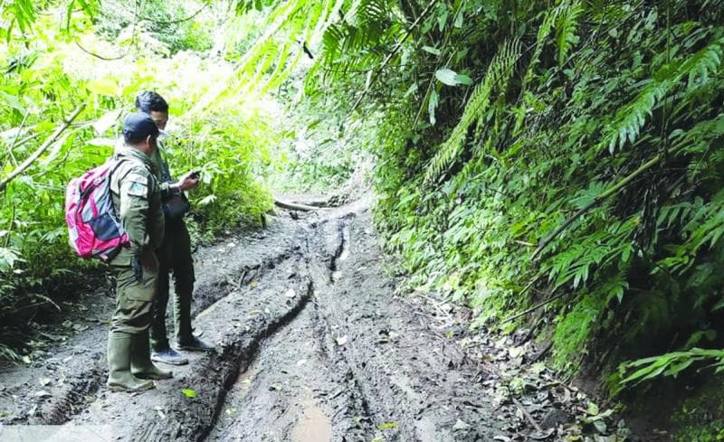 Banyak kegiatan motor trail yang merusak alam. (Indoposco)