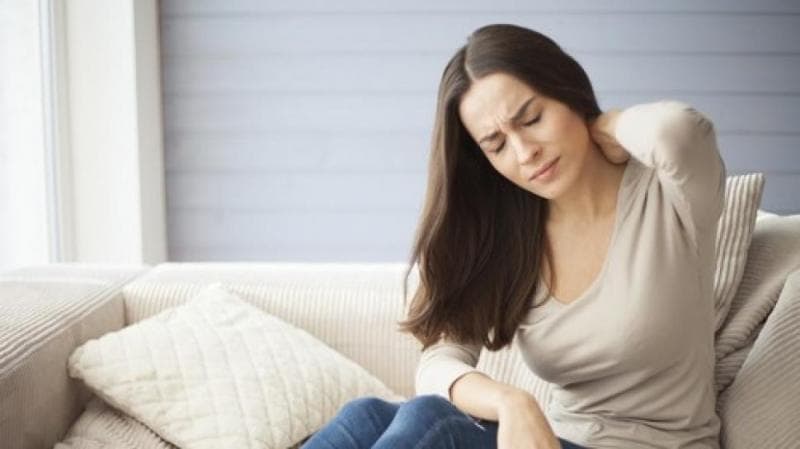 Nyeri leher terkadang dirasakan usai bangun tidur. (Shutterstock via Suara)
