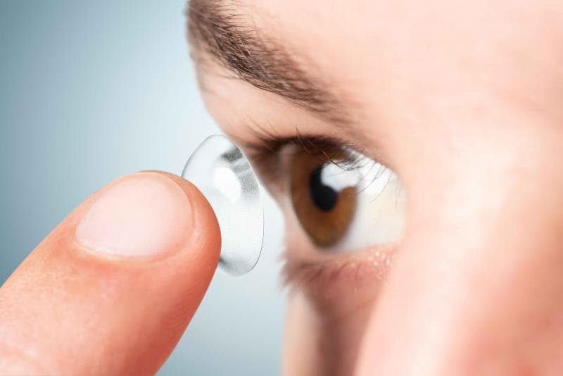 Sama-Sama Kontak dengan Mata, Ini Perbedaan Softlens dengan Hardlens