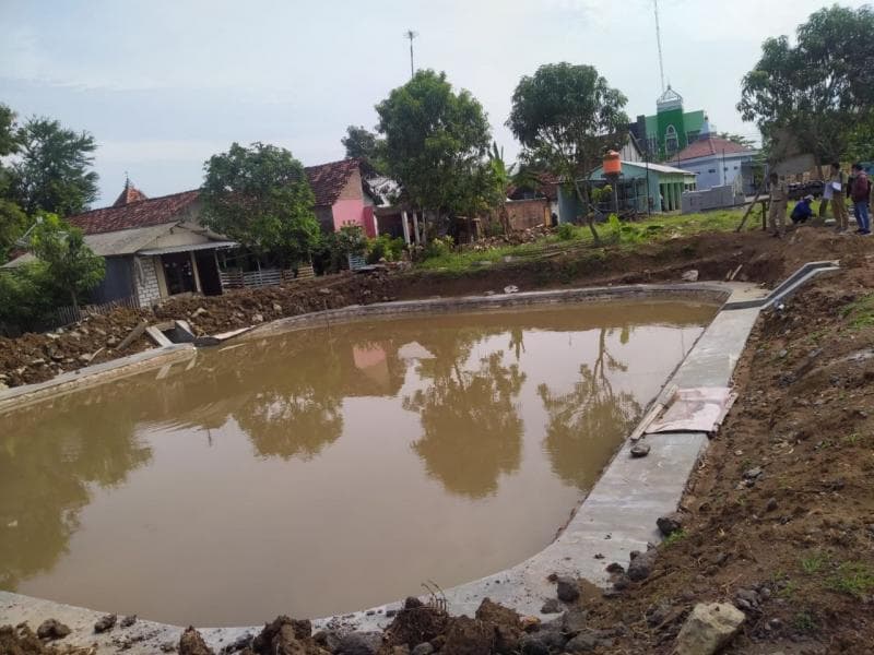 Masyarakat diminta menampung air hujan sebagai cadangan saat musim kemarau. (Mitrapost/Sri Lestari)