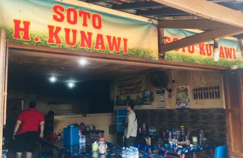 Warung soto H Kunawi sudah tekenal di kalangan penyuka soto tauco. (Mojok/Kasirin Umar)