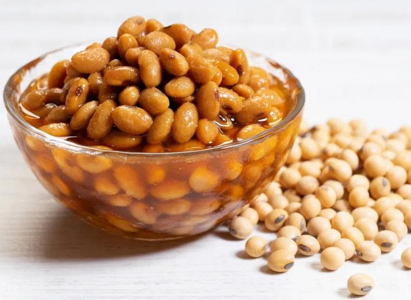 Ilustrasi: Tauco merupakan bumbu makanan yang terbuat dari kedelai rebus yang difermentasi. (Fimela/Shutterstock/Shersor)