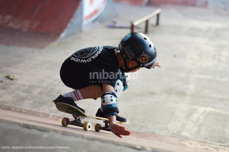 Peluncuran dengan mulus oleh&nbsp;Samuel Adibrata Prabowo, salah satu siswa&nbsp;Crossfireskateschool yang masih duduk di kelas 1 Sekolah Dasar.