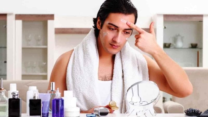 Ilustrasi: Paling tidak, laki-laki melakukan tiga dasar skincare, yaitu cleansing, hydrating, dan protecting.&nbsp; (Net/Istimewa)