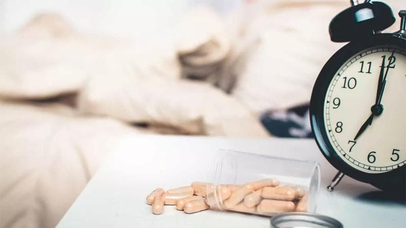 Ilustrasi: Memperhatikan jam dan interval waktu saat terapi obat sangatlah penting. (Envato/Armacuatro)