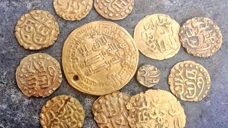 Mata uang Derham. (Twitter @TeukuDjouhan)