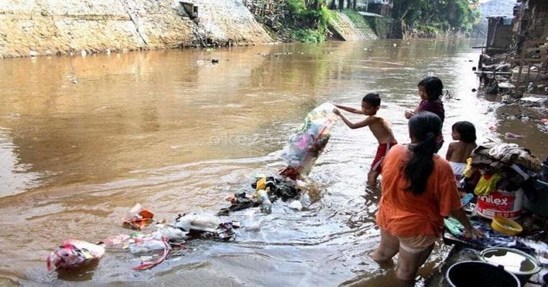 Masih banyak masyarakat yang membuang sampah sembarangan. (Okezone)