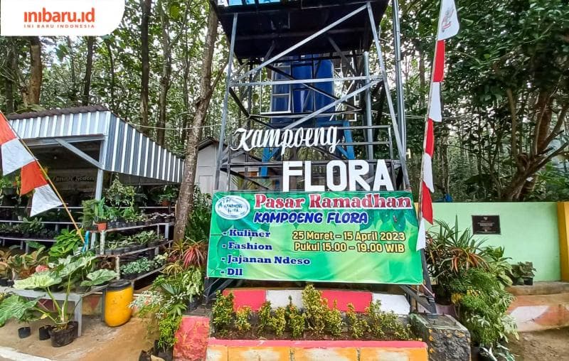 Penampakkan gapura Kampoeng Flora di Dukuh Sumbersari, Kelurahan Wonolopo, Mijen, Kota Semarang. (Inibaru.id/ Fitroh Nurikhsan)