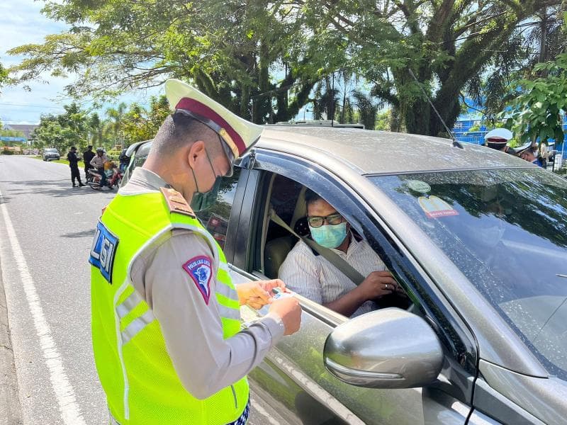 Pastikan kamu membawa dokumen pribadi dan kendaraan agar perjalanan mudik lancar. (via Infopublik)