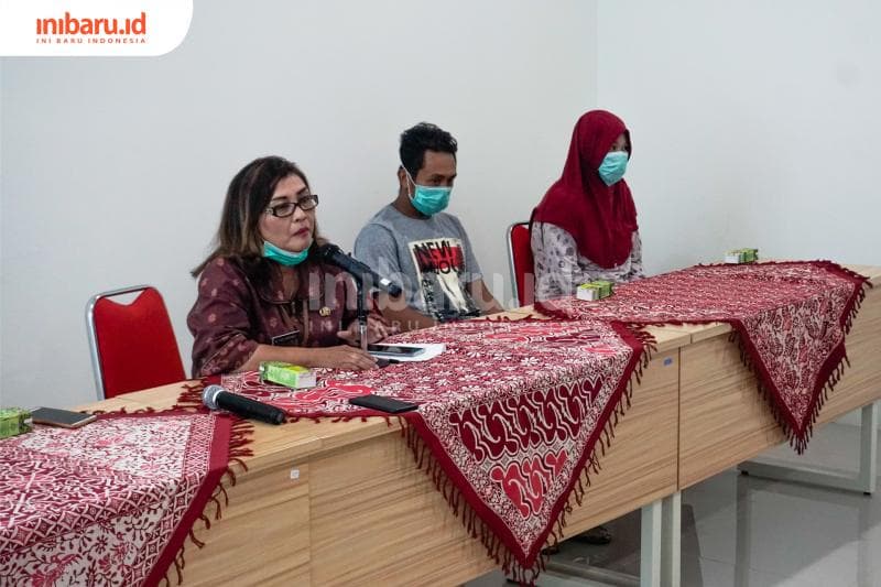 Diretur Rumah Sakit Wongsonegoro dr Susi Herawati,  M Kes membeberkan bagaimana mereka menyembuhkan pasien covid-19. (Inibaru.id/ Audrian F)<br>