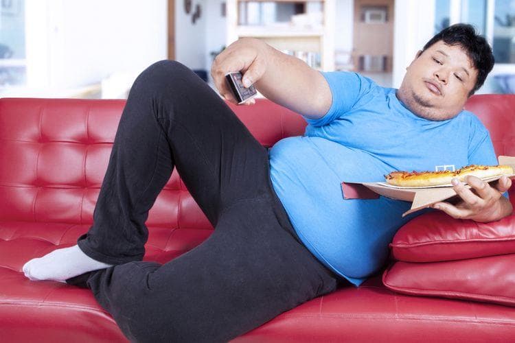 Kurang olahraga dan banyak makan bisa menyebabkan obesitas. (CreativaImage)