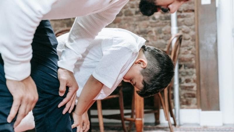 Ilustrasi: Jika rasa kantuk datang saat terawih, kamu bisa mengatur pernapasan dengan mencoba bernapas dalam dan perlahan. (VOI/Pexels/Timur Weber)