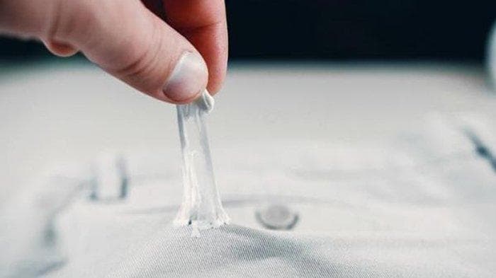 Cairan seperti cuka atau minyak kelapa bisa dipakai untuk membersihkan permen karet di baju. (Tribunnews/Freepik)