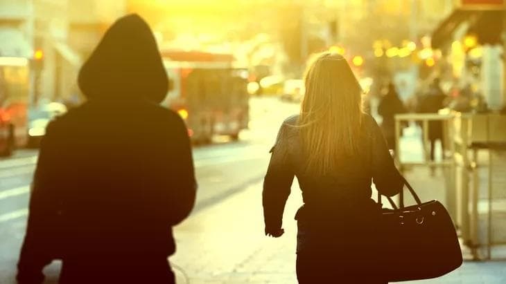 Heboh Kasus Penguntit, Bisakah Dia Dijerat Hukum?