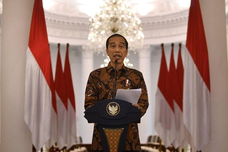 Presiden Jokowi saat mengumumkan adanya kucuran dana untuk menanggulangi dampak wabah COVID-19 (Antara/Sigid Kurniawan)