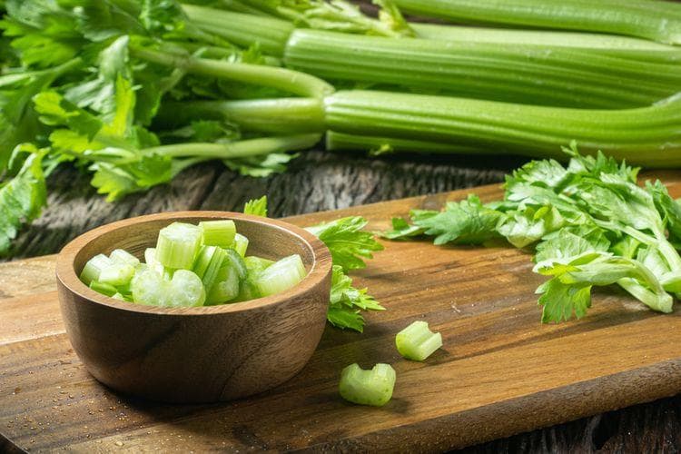 Menyehatkan Pencernaan dengan Seledri