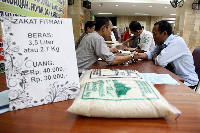 Kini, pengumpulan dan distribusi zakat dilakukan lembaga-lembaga zakat. (&nbsp;