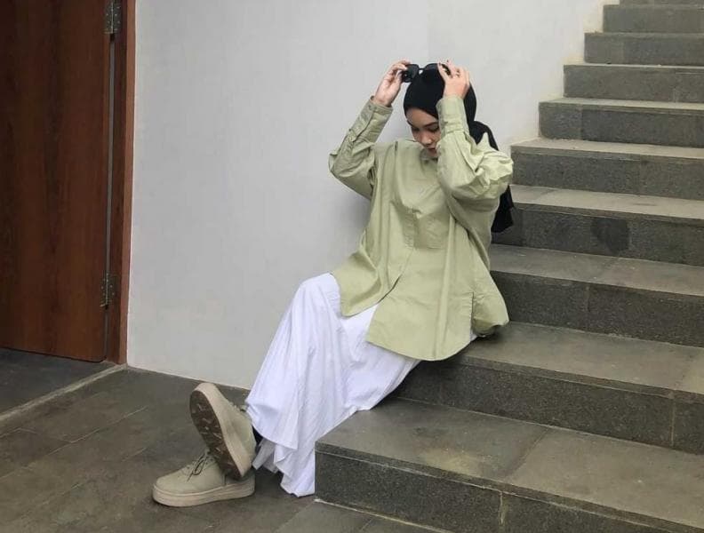 Sage Green, ‘Daun Kering’ yang Jadi Warna Pilihan Outfit Lebaran 2023