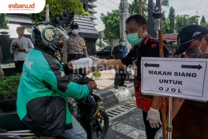 Makan siang gratis buat ojol. (Inibaru.id/ Audrian F)<br>