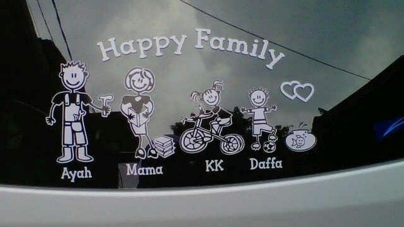 Stiker Happy Family membuat penjahat bisa mengetahui struktur keluarga. (Oto Detik)