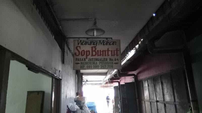 Sop Buntut Pasar Jatingaleh yang legendaris. (Guswah.id)