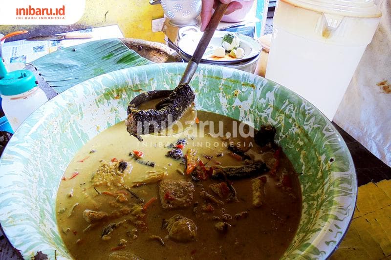 Rasa pedas yang khas dan bumbu yang kental menjadi resep rahasia menu yang dihasilkan. (Inibaru.id/Isma Swastiningrum)