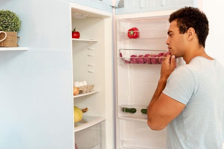 Bersihkan Karet Pintu Kulkas, Demi Kualitas Makanan!