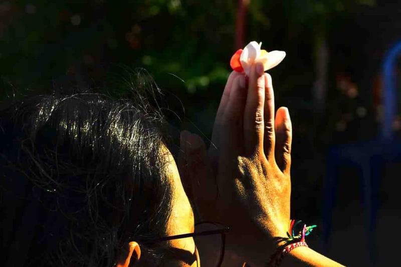 Ilustrasi: Beribadah di Candi Hindu adalah bagian dari hak yang dijamin undang-undang. (Infopublik/Agus S Budiawan)