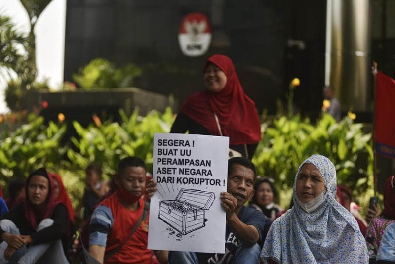 Meski mendesak, DPR mengatakan pembahasan RUU Perampasan Aset tidak bisa dikebut. (via Koran Tempo)