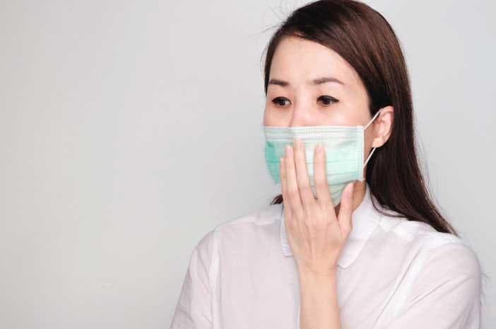 Masker bedah semakin sulit untuk dicari di pasaran semenjak virus corona mewabah (Shutterstock/Ann Patchanan)