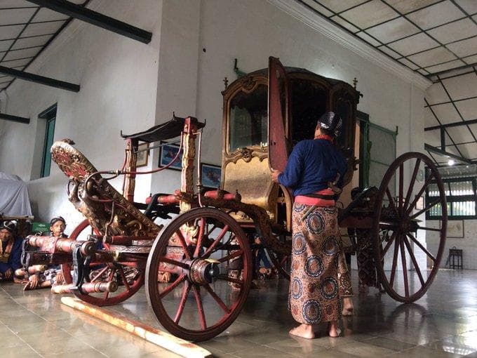 Mengapa Banyak Pusaka Keraton Diberi Nama Kiai dan Nyai?
