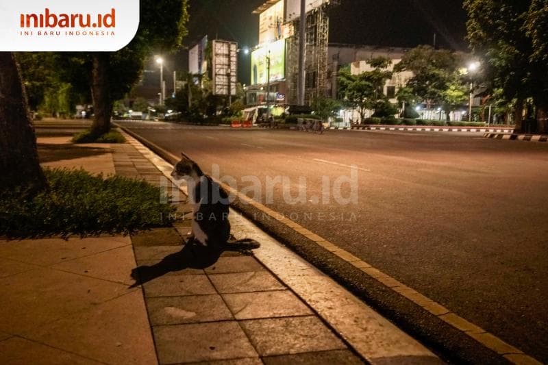 Kawasan Simpang Lima lengang karena ditutup mulai petang hingga pagi. (Inibaru.id/ Audrian F)<br>