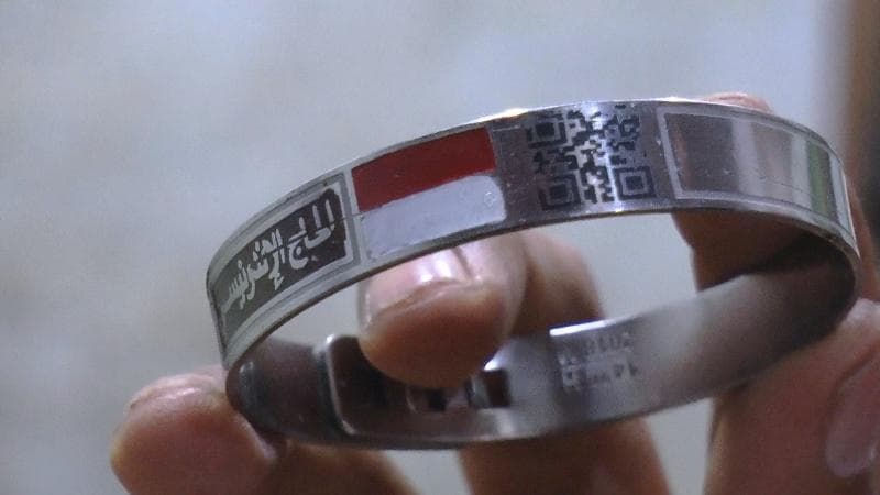 Gelang haji dilengkapi dengan barcode. (Liputan6)