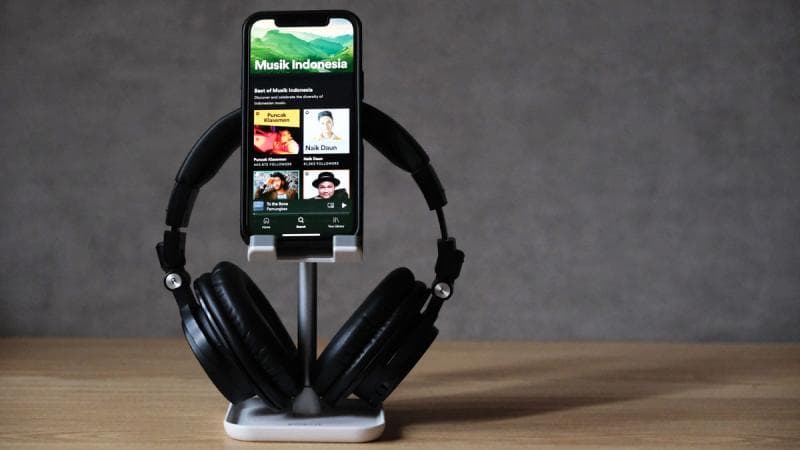 Ilustrasi: Kehadiran platform musik digital nggak diimbangi dengan kebijakan yang dapat melindungi pencipta dan karyanya. (Tempo/Ratih Purnama)