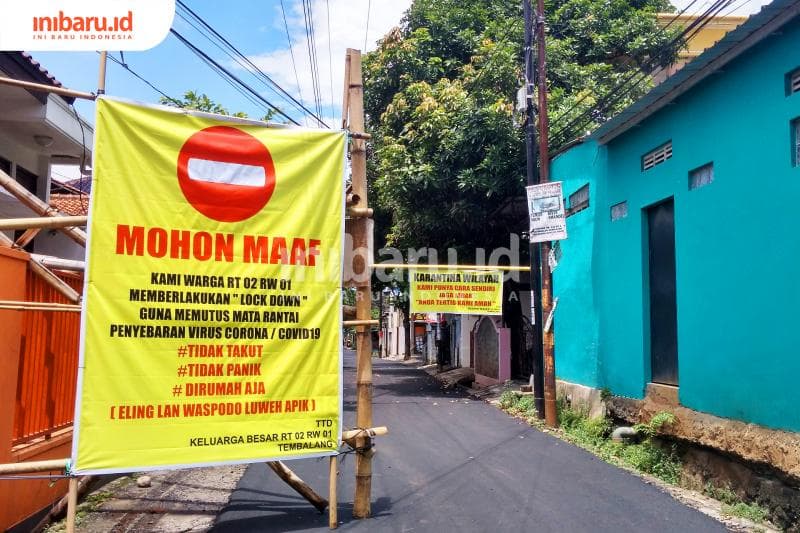 Kondisi di wilayah Gang Nirwanasari (gang sebelah Kantor Pos, Tembalang) sepi selama lokal lockdown mandiri pada siang hari. (Inibaru.id/ Sitha Afril)<br>