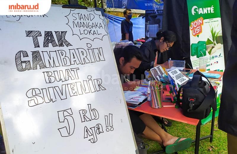 Stand mangaka Semarang yang ikut mejeng di festival Jepang di Unnes. (Inibaru.id/ Rizki Arganingsih)
