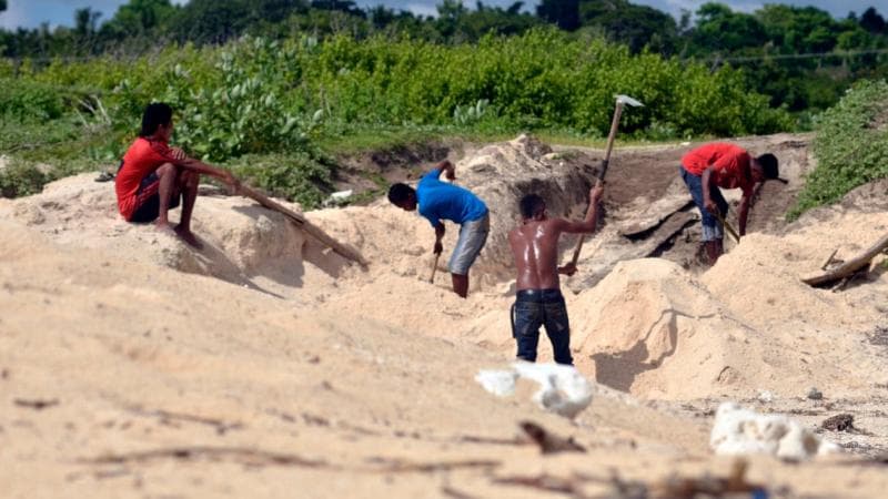 Membuka ekspor pasir laut tanpa pertimbangan matang hanya akan mendatangkan masalah baru. (via Kumparan)