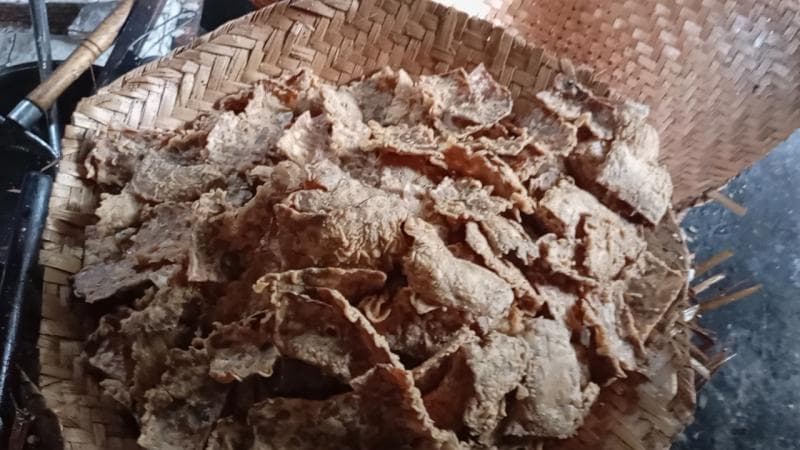 Keripik tempe benguk lebih menggoda dan menarik pembeli. (Joglosemarnews/Aris Arianto)