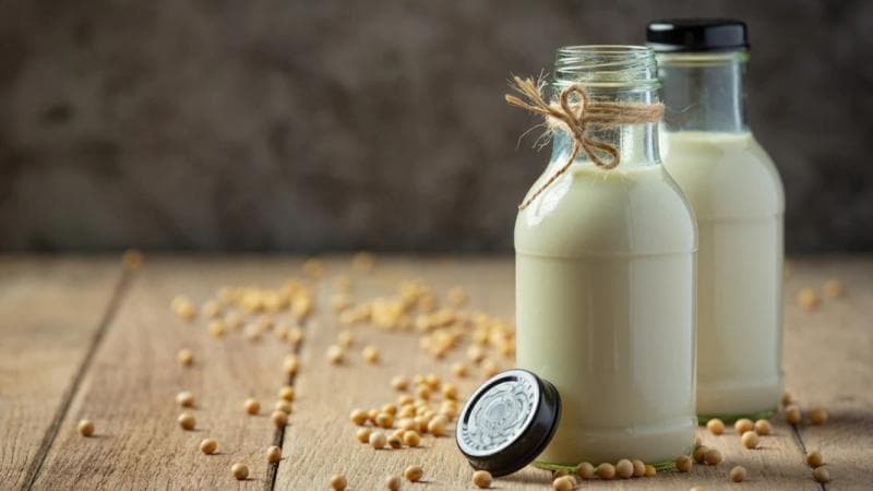 Ilustrasi: Makan telur lalu minum susu kedelai bisa membuat&nbsp;jumlah protein dalam tubuhmu akan meningkat dengan cepat dan sulit diserap. (Freepik/Jcomp)