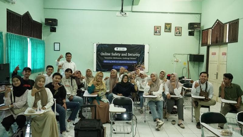 Mahasiswa IAIN Kudus mengikuti Workshop Online Safety &amp; Security bertajuk 'Amankan Medsos-mu, Lindungi Dirimu'. (Dokumentasi Prodi Komunikasi Penyiaran Islam IAIN Kudus)