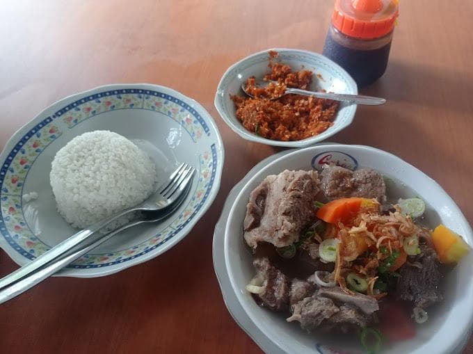 Menyesap Nikmatnya Sup Buntut dari Warung Taman Sari Wonosobo