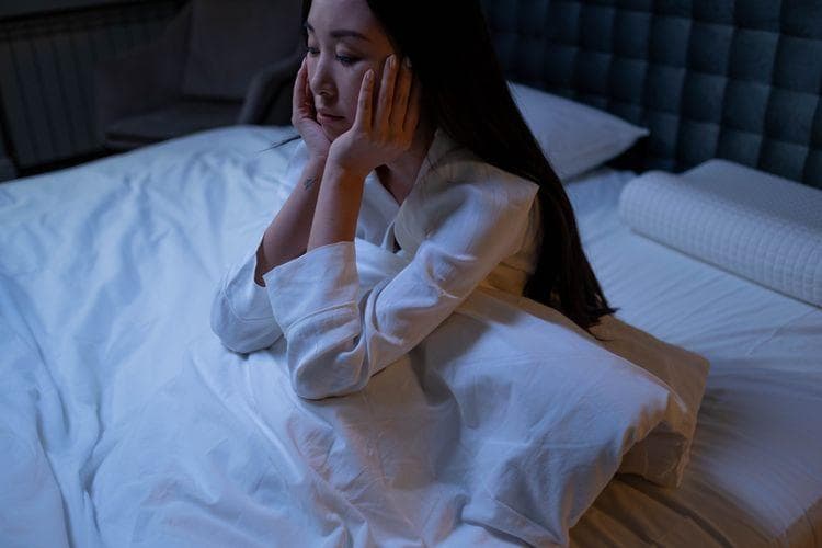 Kaum milenial kerap mengalami insomnia. (Pexels/Cottonbro via Kompas)