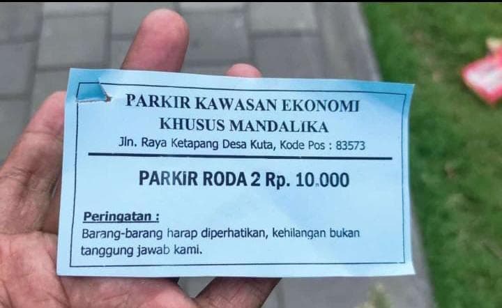 Ilustrasi: Tiket parkir atau penitipan sepeda motor. (Insidelombok)