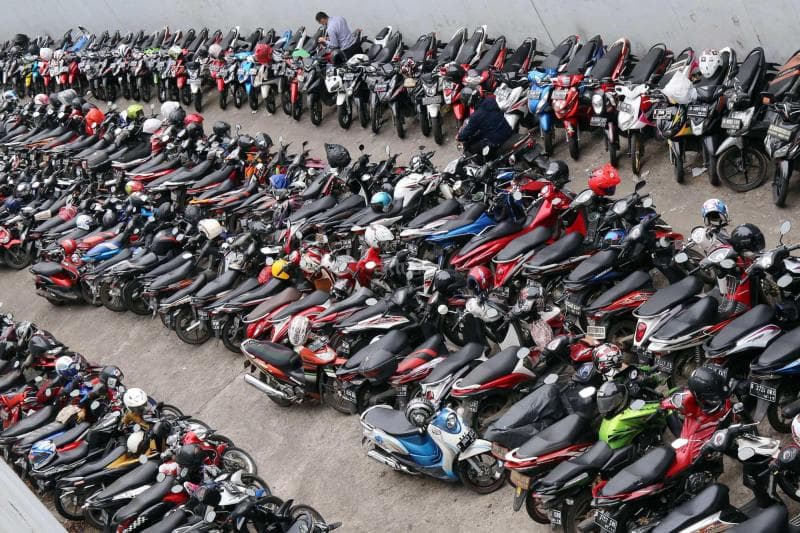 Penitipan sepeda motor harus menjaga keamanan sepeda motor dan barang yang dititipkan. (Bernas.id)