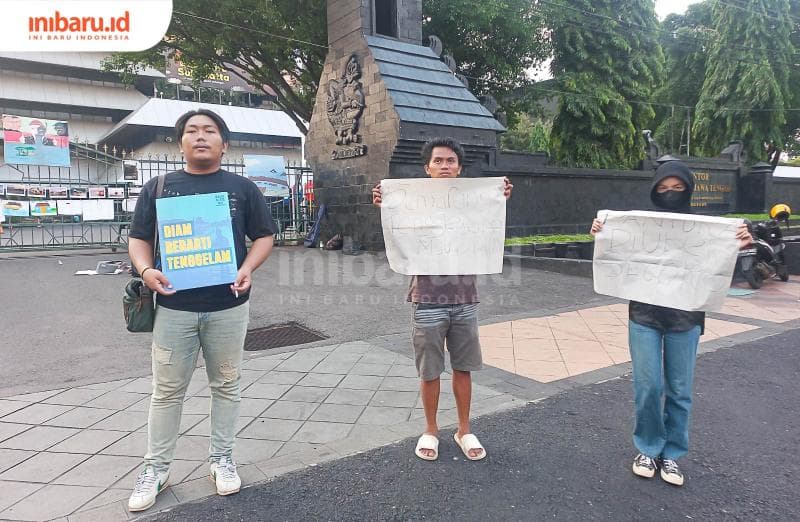 Para pemuda yang unjuk rasa mengangkat isu pesisir Jawa Tengah berharap mendapat atensi dari publik. (Inibaru.id/ Fitroh Nurikhsan)